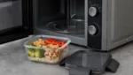 Mikrowelle Protein-Bowl zum Mitnehmen: schnelles Prep-Rezept